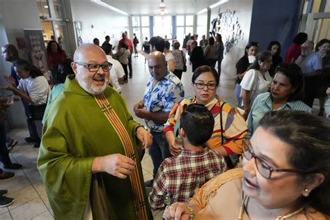 Nicaragua’s exiled clergy and faithful in Miami keep up struggle for human rights at Mass